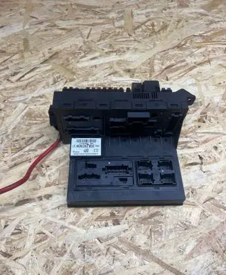 Mercedes-Benz E W211 Fuse module 2115453901 A2115451083