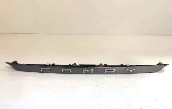 Toyota Camry VIII XV70 Trunk door license plate light bar 7680133660