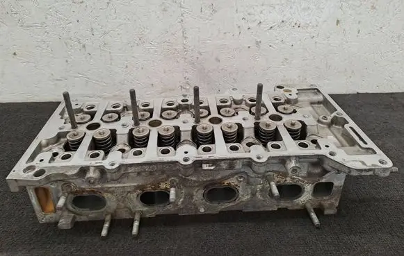 Opel Zafira C Engine head 55576915