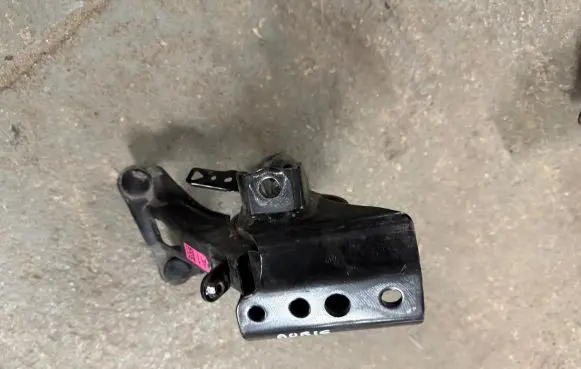 Toyota Auris E180 Engine mount vacuum valve 