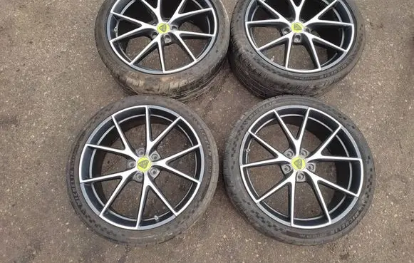 Lotus Emira R20 forged rim 