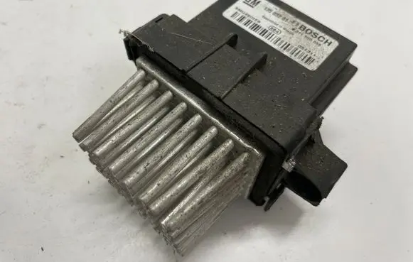 Opel Astra J Heater blower fan relay 13503201