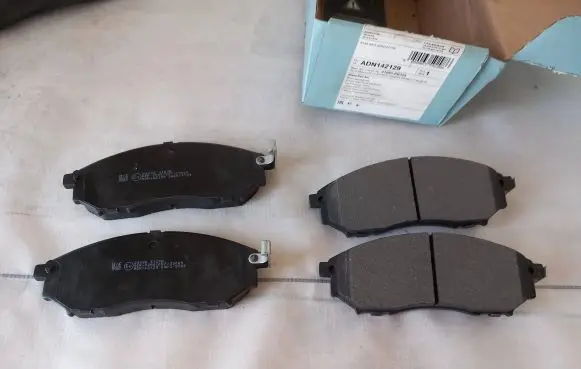 Nissan Qashqai Brake pads (front) 41060EB325 050063592986 ADN142129