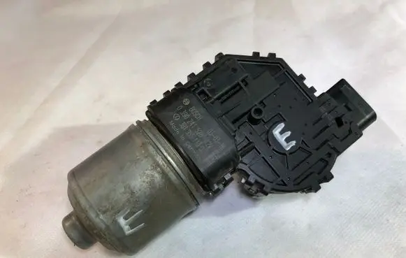 Volkswagen PASSAT B5.5 Wiper motor 3B1955113D