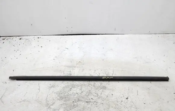 Skoda Kamiq Front door glass trim molding 654837478A