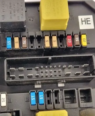 Opel Zafira B Fuse module 13206757