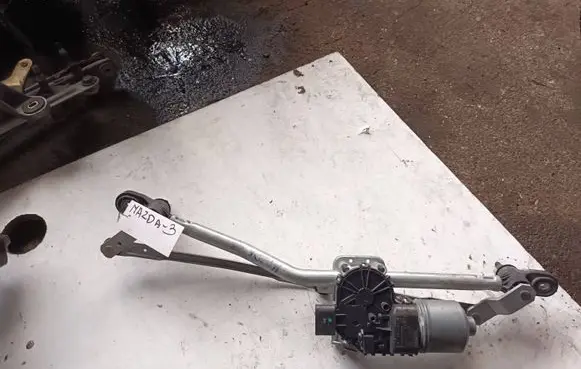 Mazda 3 I Front wiper linkage 