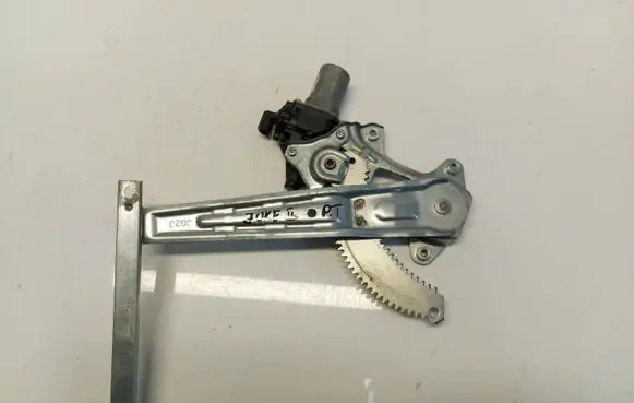 Nissan Juke II F16 Rear window lifting mechanism without motor 827316PA0A
