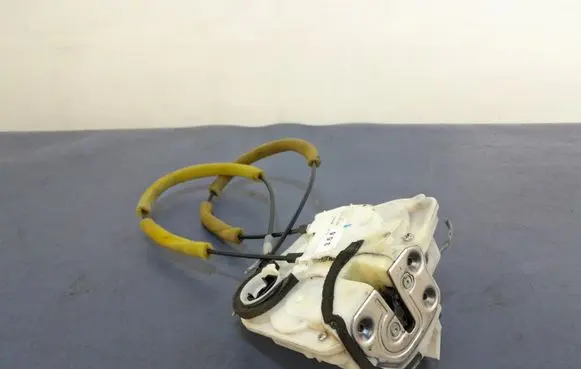Mazda 6 Front door lock GS1D