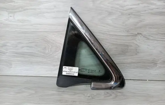 Chrysler Pacifica Front triangle window/glass 68227746AE