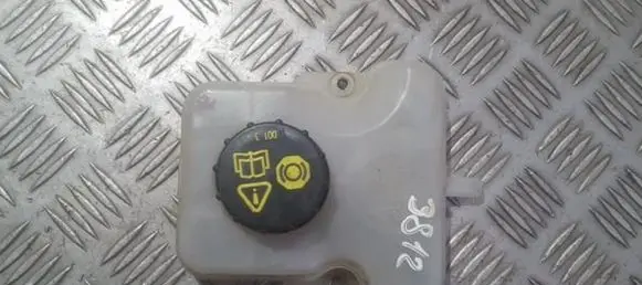 Brake fluid reservoir