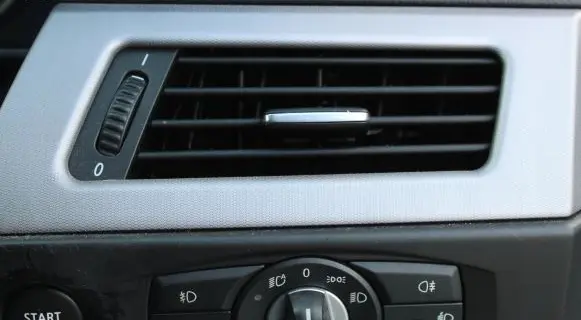 BMW 5 E60 E61 Dash center air vent grill