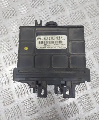 Volkswagen Golf III Engine control unit/module 01M927733EN 5DG007921