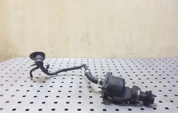 Audi A6 S6 C5 4B Vacuum pump 028207A