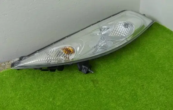 Nissan Juke I F15 Headlight/headlamp F001