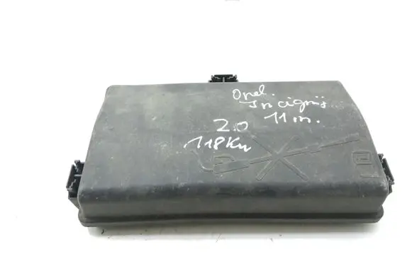 Opel Insignia A Fuse box cover 13222784