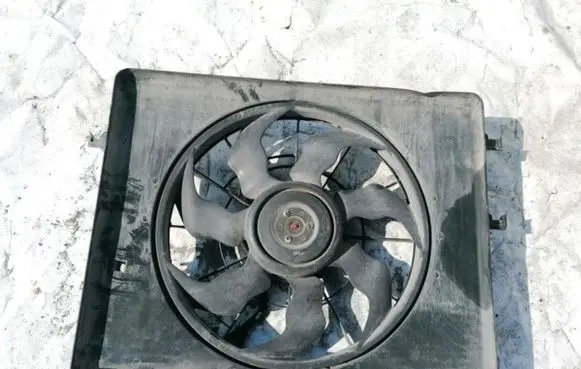 Hyundai Sonata Radiator cooling fan shroud