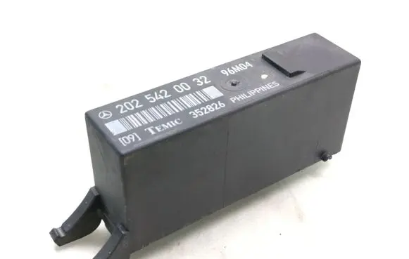 Mercedes-Benz C W202 Light module LCM 2025420032