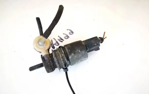 Volkswagen Golf V Windscreen/windshield washer pump