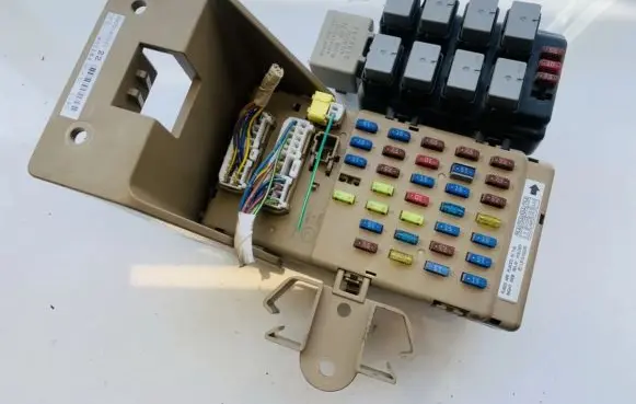 Subaru Legacy Fuse box set 82201ag041 801164