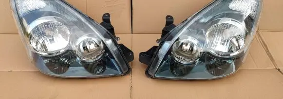 Toyota Corolla Verso E121 Headlight/headlamp 811700f060
