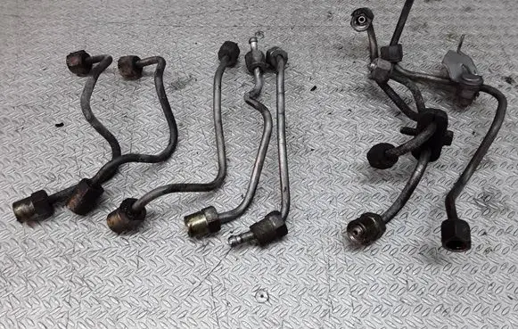 Saab 9-5 Fuel injector supply line/pipe 