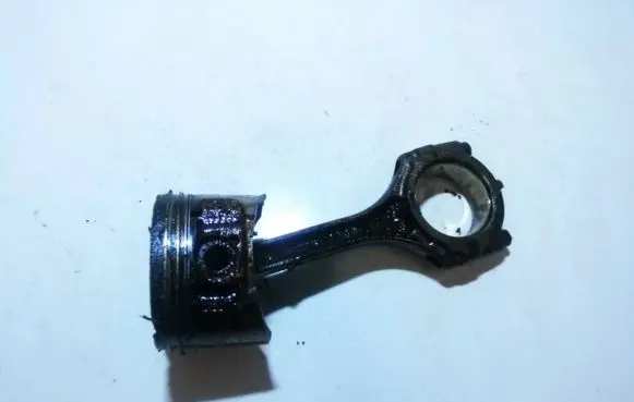 Renault Laguna II Piston with connecting rod
