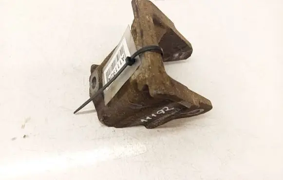 Mitsubishi Grandis Engine mounting bracket 