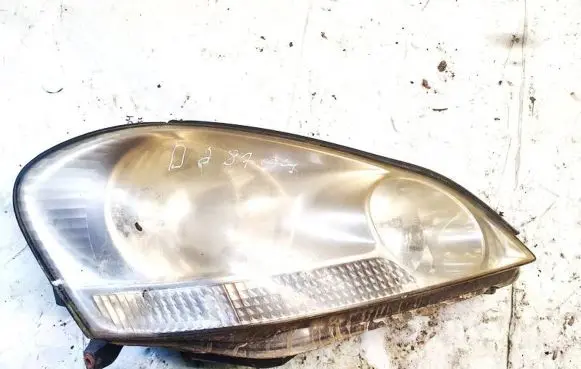 Toyota Avensis Verso Headlight/headlamp 4513356