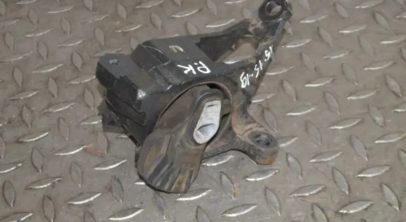 Mazda CX-5 Engine mount bracket