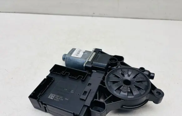 Volkswagen PASSAT B7 Front door window regulator motor 3C0959793B 3AA959701