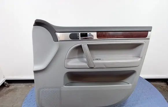 Volkswagen Touareg I Door card panel trim set 