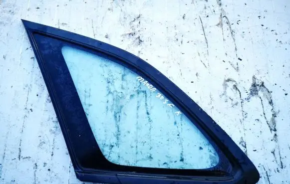 Mazda 323 F Rear side window