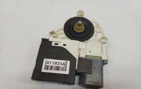 Audi A3 S3 8P Front door window regulator motor 8P0959802