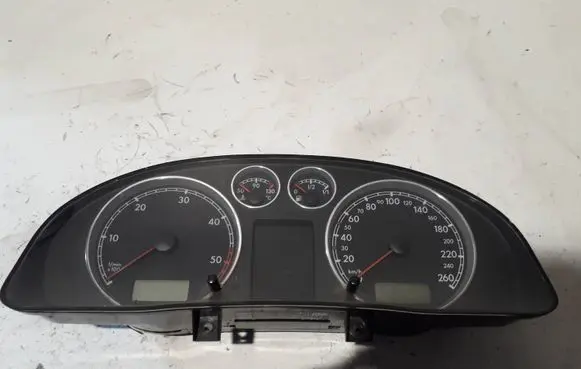 Volkswagen PASSAT B5.5 Speedometer (instrument cluster) 3B0920847E VWZ770B5481620