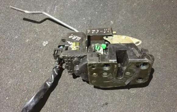 Mazda 626 Front door lock