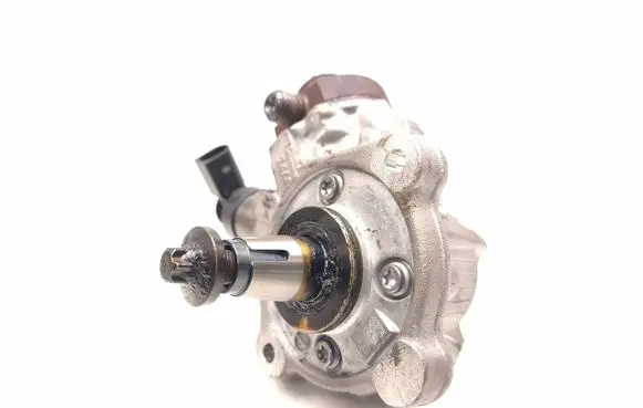 BMW 5 F10 F11 Fuel injection high pressure pump 7810696 0445010517