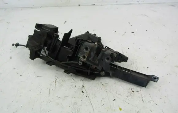 Ford Focus C-MAX Front door lock 24000000013