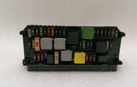 Mercedes-Benz CLS C218 X218 Fuse module A2129006112
