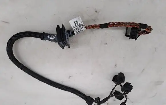 BMW 3 E92 E93 Fuel injector wires 850779906