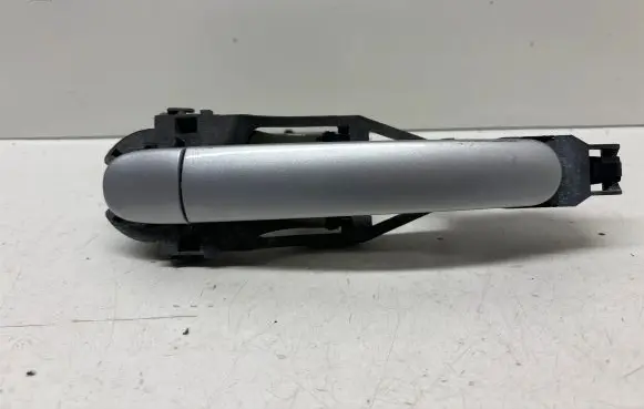 Volkswagen Polo IV 9N3 Front door exterior handle 3B0837885