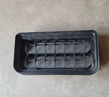 Rear air vent grill