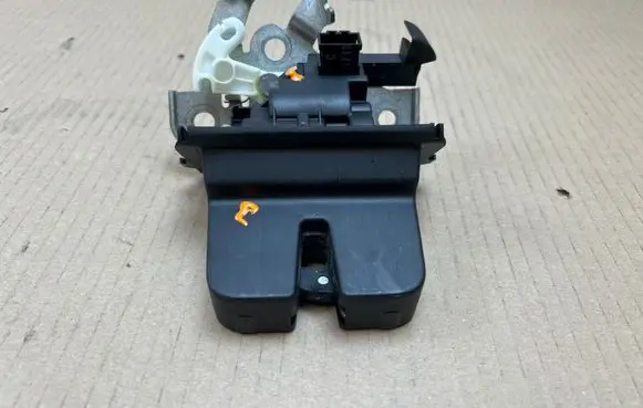 Skoda Superb B6 (3T) Tailgate/trunk/boot lock/catch/latch 3T9827520