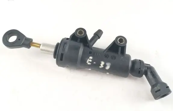 BMW 5 E39 Clutch master cylinder 21521165010