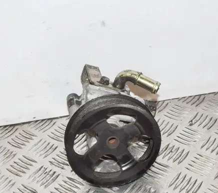 Toyota Avensis T250 Power steering pump 32100