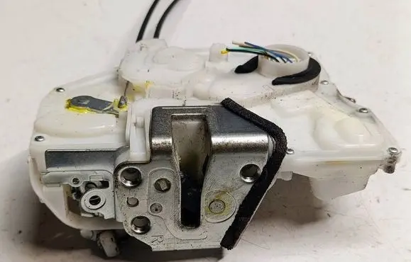 Suzuki SX4 S-Cross Front door lock 8220161MC0S4 8220161MC0