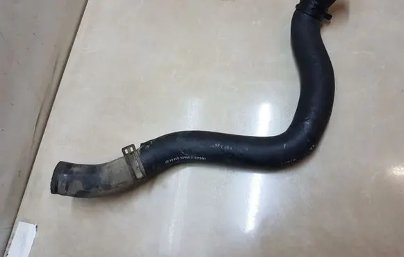 KIA Sorento Engine coolant pipe/hose