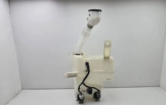 Lexus CT 200H Windshield washer fluid reservoir/tank