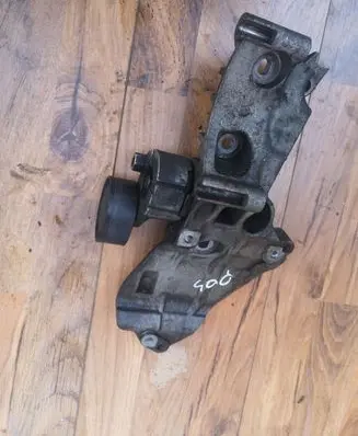 Nissan Qashqai Timing belt/chain tensioner 