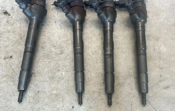 Volkswagen PASSAT B7 Fuel injectors set 0445110369 03L130277J
